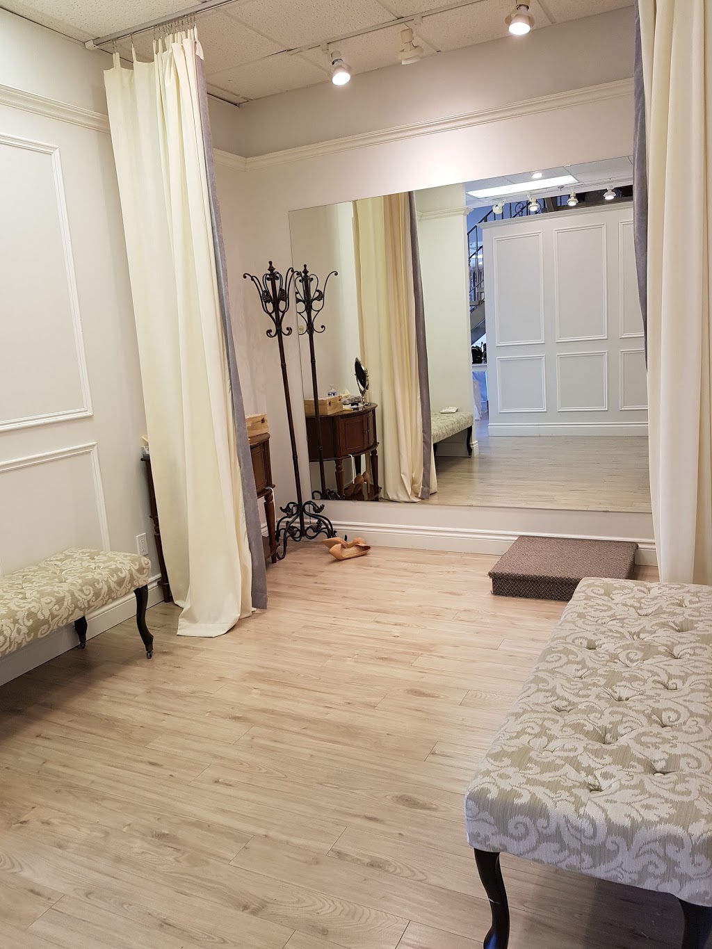 Elisabeth & Beau | 8611 Weston Rd, Woodbridge, ON L4L 9P1, Canada | Phone: (905) 265-8125
