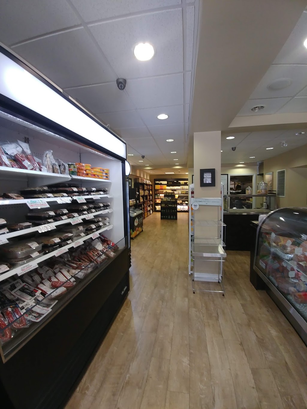 Casa Mia | 1985 Queen St E, Toronto, ON M4L 1J1, Canada | Phone: (647) 349-1340