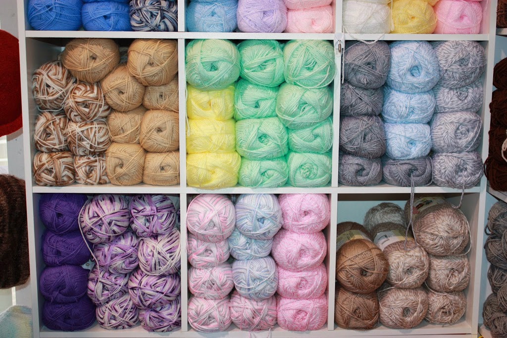 Alliston Yarns Craft & Gifts | 117 Young St Unit 11, Alliston, ON L9R 0E9, Canada | Phone: (705) 434-0880