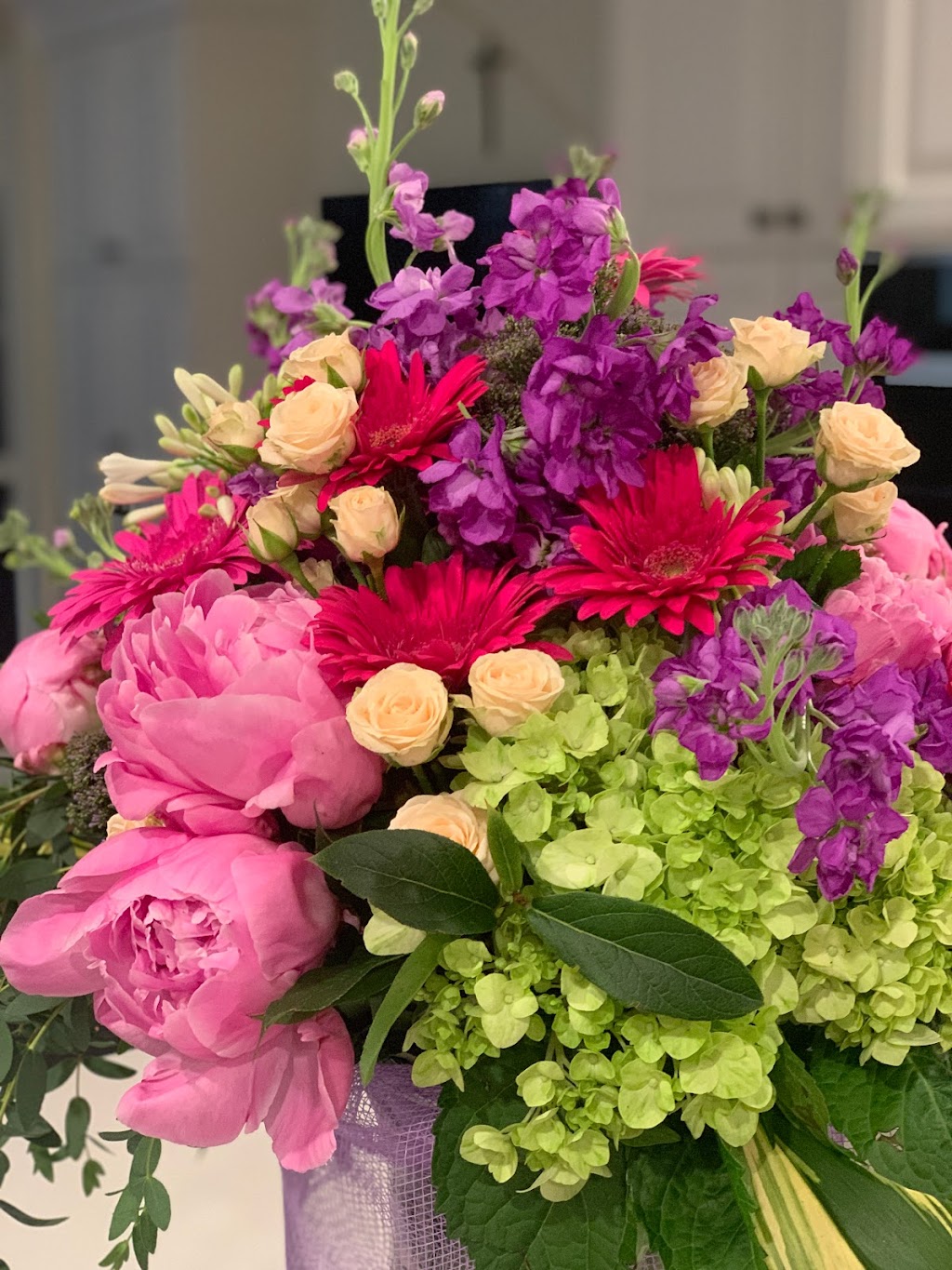 Euro Flowers Mississauga | 119 Lakeshore Rd W UNIT #104, Mississauga, ON L5H 1E9, Canada | Phone: (905) 891-1589