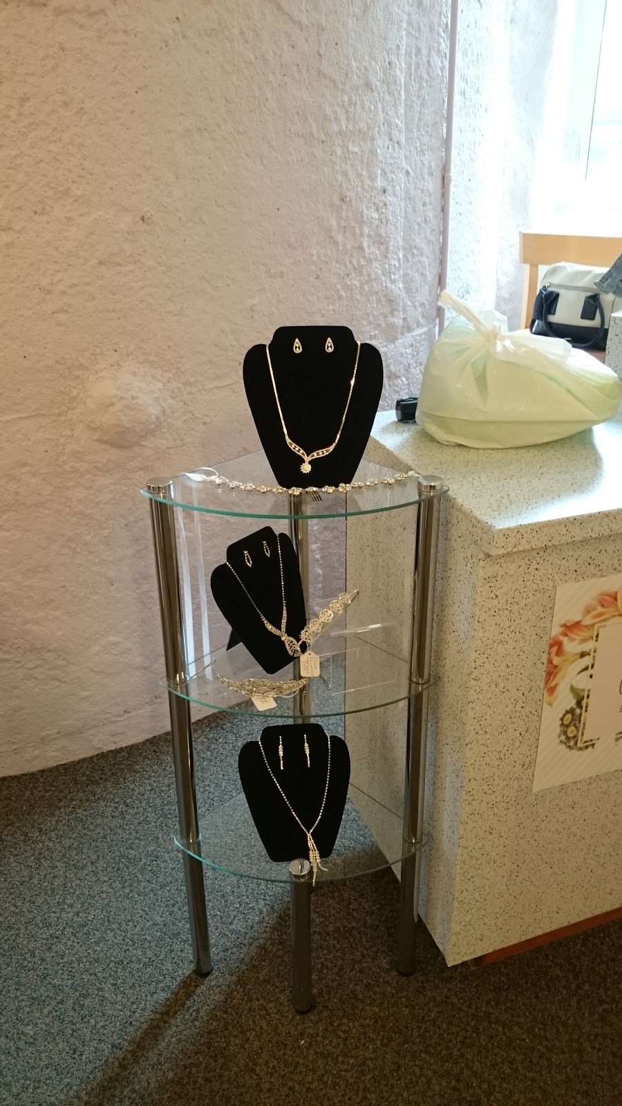 Ginas Closet | 1441 King St N, St. Jacobs, ON N0B 2N0, Canada | Phone: (519) 240-0860