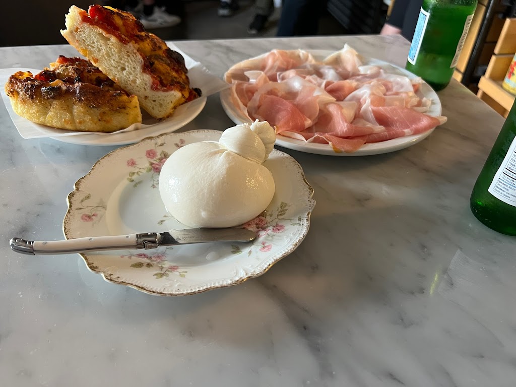 Famiglia Baldassarre | 122 Geary Ave, Toronto, ON M6H 4H1, Canada | Phone: (647) 293-5395