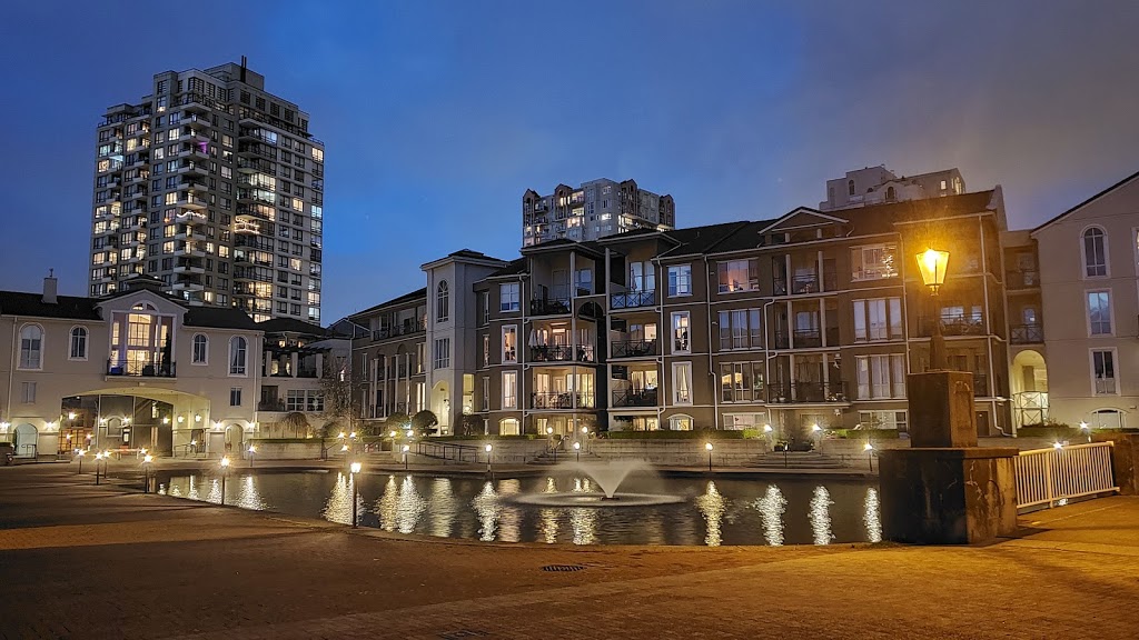 Waterfront Esplanade and Park | 1260 Quayside Dr, New Westminster, BC V3M 6E1, Canada | Phone: (604) 521-3711