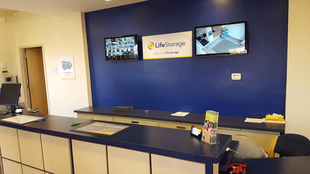 Life Storage | 8161 Main St, Williamsville, NY 14221, USA | Phone: (716) 632-7796