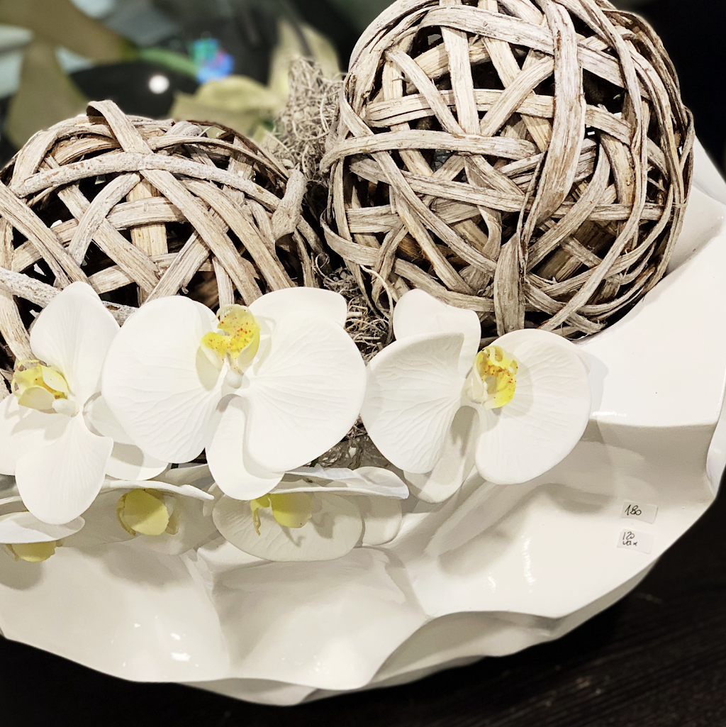 Lapegaz Flowers | Inside Starsky, 3115 Dundas St W, Mississauga, ON L5L 3R8, Canada | Phone: (905) 606-2111