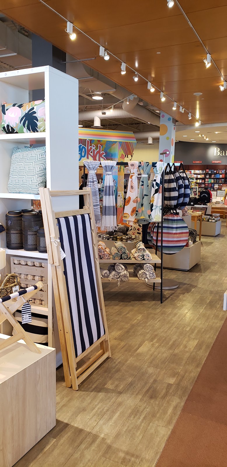 Chapters - Spectrum | Spectrum Shopping Centre, #500 - 2555 32nd St NE, Calgary, AB T1Y 7J6, Canada | Phone: (403) 250-9171