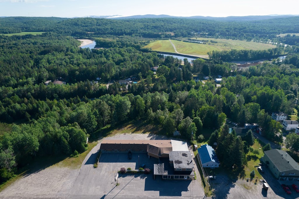 Motel Rivière-Rouge | 2004 Rue LAnnonciation N, Rivière-Rouge, QC J0T 1T0, Canada | Phone: (438) 377-7009