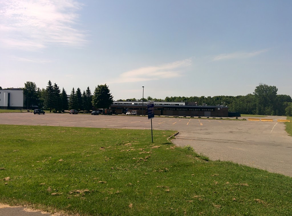 Neufchatel High School | 3600 Avenue Chauveau, Québec, QC G2C 1A1, Canada | Phone: (418) 686-4040 ext. 4064