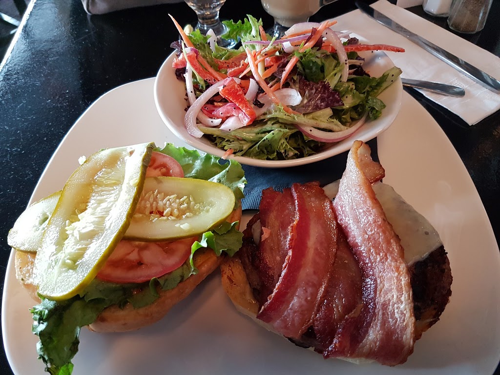 Black Diamond Bar and Grill | Big White Rd, Kelowna, BC V1P 1P3, Canada | Phone: (250) 491-7750