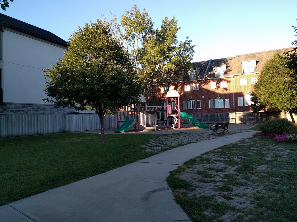 Alan-Oxford Parkette | 31 Alan Ave, Etobicoke, ON M8Z 3Y5, Canada | Phone: (416) 392-2489