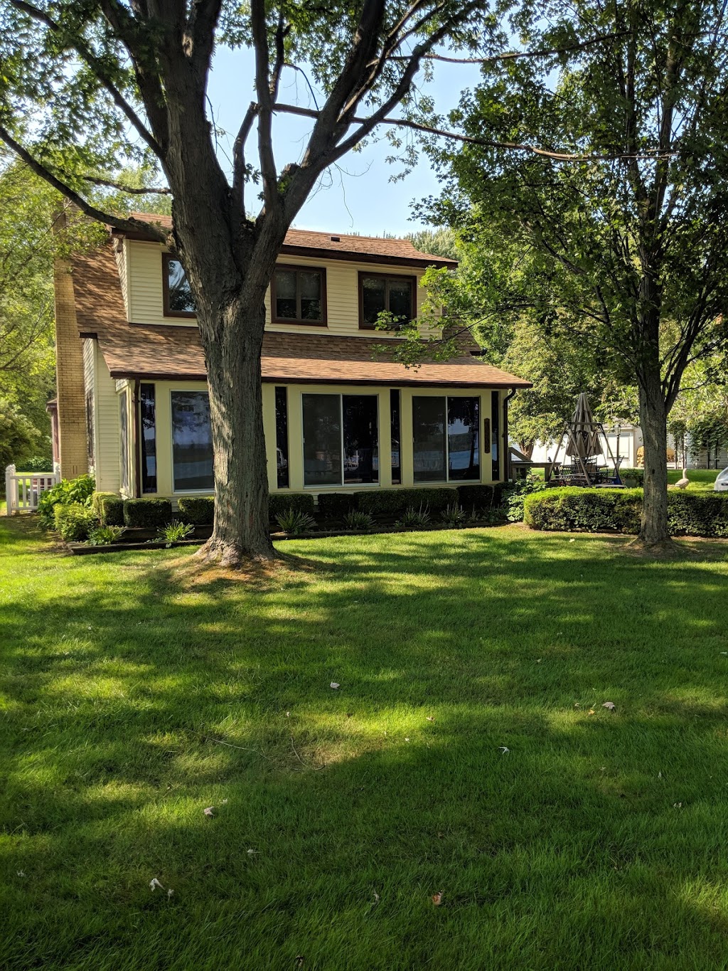 Maple Leaf | 3532 S Channel Dr, Harsens Island, MI 48028, USA | Phone: (810) 748-3676
