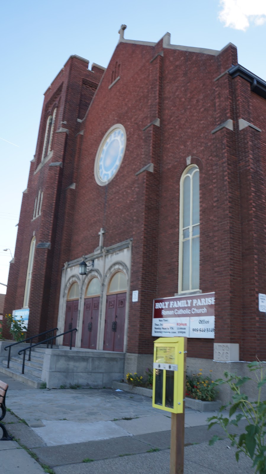 Holy Family Church | church | 1393 Cannon St E, Hamilton, ON L8H 1W2, Canada | 9055443146 OR +1 905-544-3146