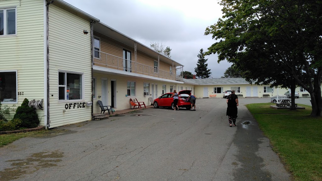 Bakers Lighthouse Motel | 802 Water St, Summerside, PE C1N 4J6, Canada | Phone: (902) 436-2992