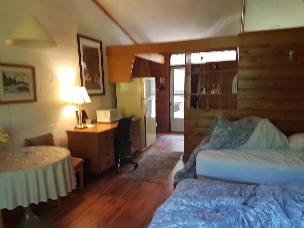 Motel Le Charentais | 13325 QC-132, Sorel-Tracy (Québec), QC J3R 0K6, Canada | Phone: (450) 746-5650