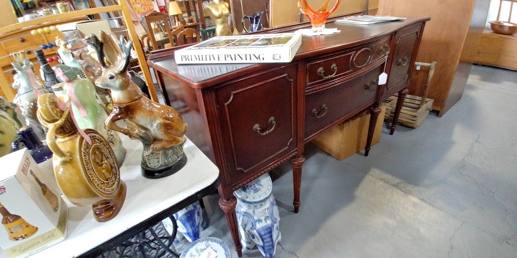 Karen Browns Antiques & Collectibles | 501 Dundas St, Deseronto, ON K0K 1X0, Canada | Phone: (613) 396-6888