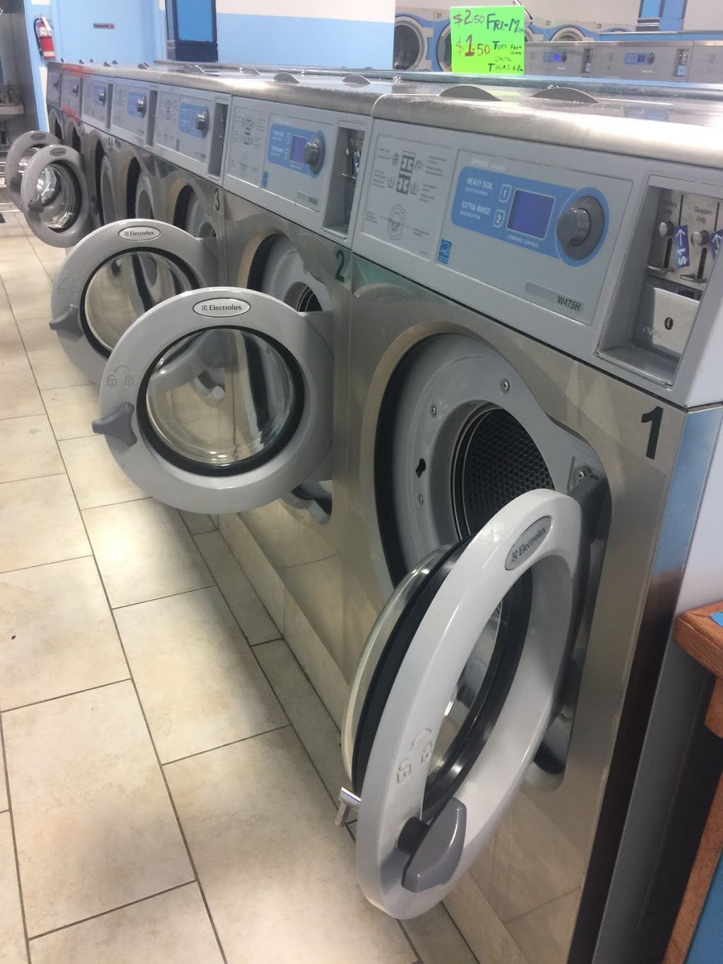 Wash 4 Less Coin Laundry | 2432 Eglinton Ave E Unit #1, Scarborough, ON M1K 2P8, Canada | Phone: (306) 860-7570