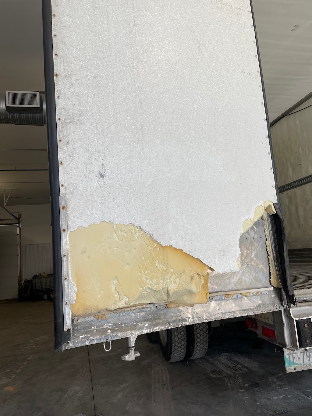BR sons truck and trailer sevices | 358 Leila Ave, Winnipeg, MB R2V 1L9, Canada | Phone: (431) 276-9463