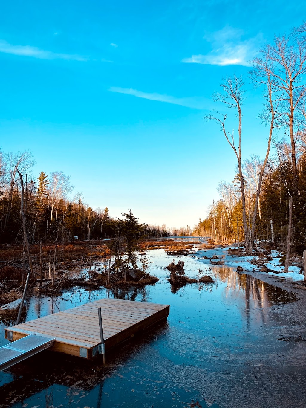 Chalet le Geai Bleu | 224 Chem. du Lac Lili, Chertsey, QC J0K 3K0, Canada | Phone: (514) 316-6851