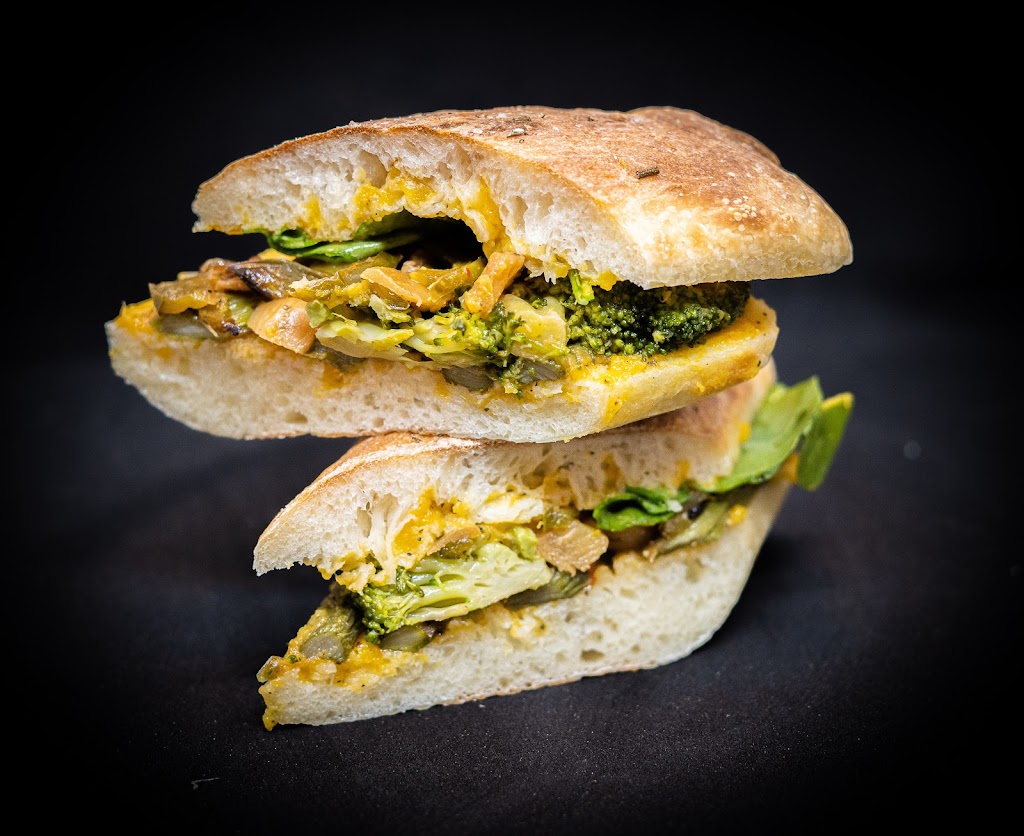 Fiazza Fresh Fired | 205 Richmond Rd, Ottawa, ON K1Z 6W4, Canada | Phone: (613) 725-2222