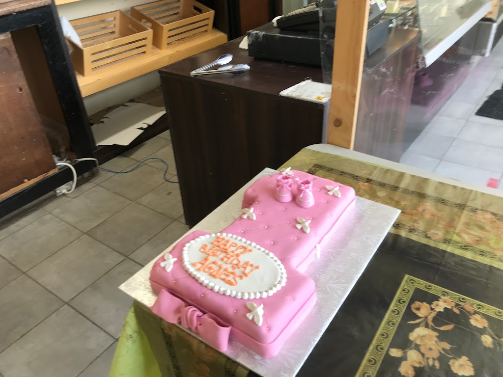 Boulangerie La Brioche + Pâtisserie | 1650 Rue Poirier, Saint-Laurent, QC H4L 1J1, Canada | Phone: (514) 447-0845