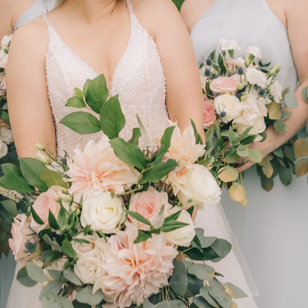 Carol-Anne Barnes Bespoke Wedding Flowers | 463 Bond St E Unit 4, Oshawa, ON L1G 1B9, Canada | Phone: (905) 434-0738