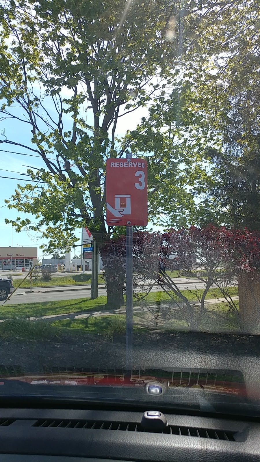 McDonalds | 1043 Chemong Rd N, Peterborough, ON K9H 7E6, Canada | Phone: (705) 748-3721