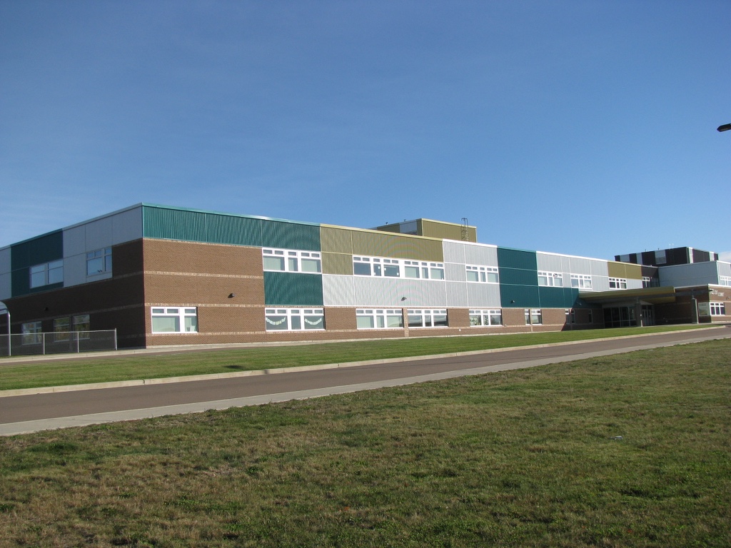 École Le Sommet | 701 Ryan St, Moncton, NB E1G 5R2, Canada | Phone: (506) 856-3977