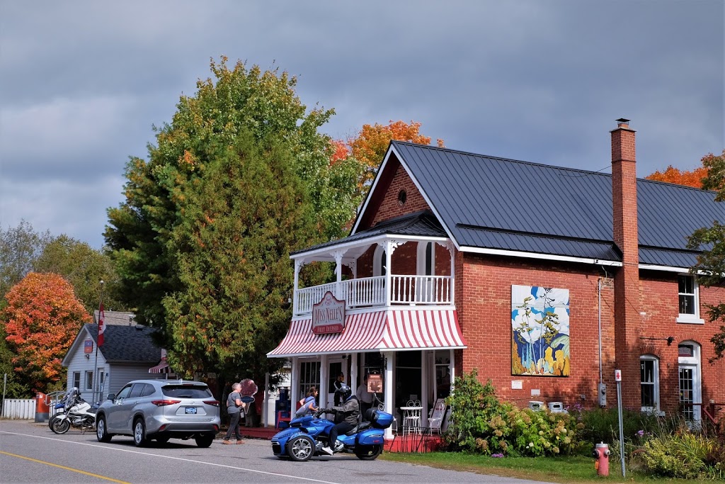Miss Nelles Antiques & Cafe | 2 Bay St, Baysville, ON P0B 1A0, Canada | Phone: (705) 767-2181