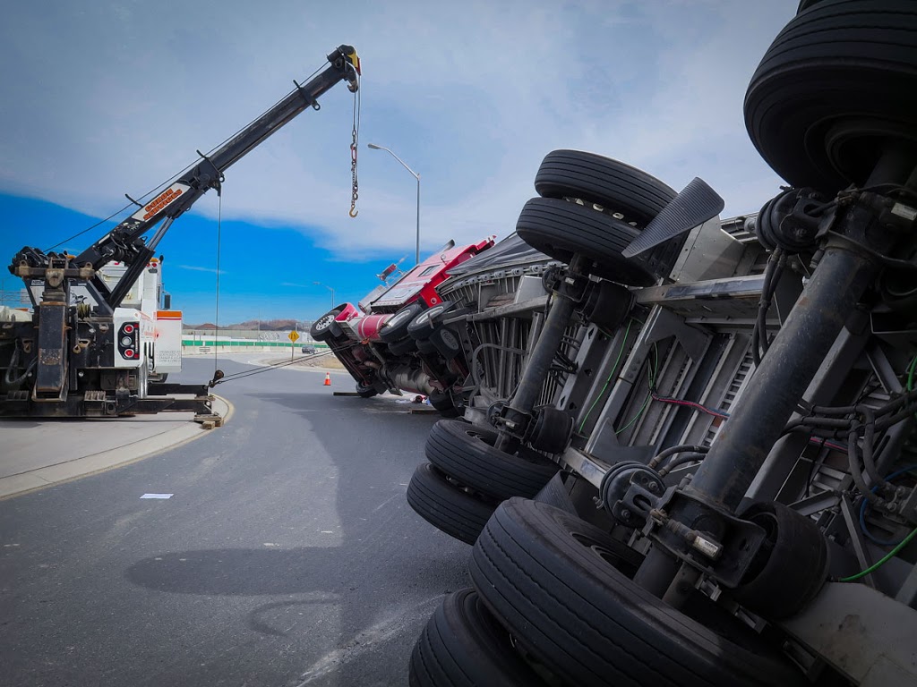 Coxons Towing Inc. | 2069 Naylor Sideroad, Essex, ON N8M 2X5, Canada | Phone: (519) 979-5421