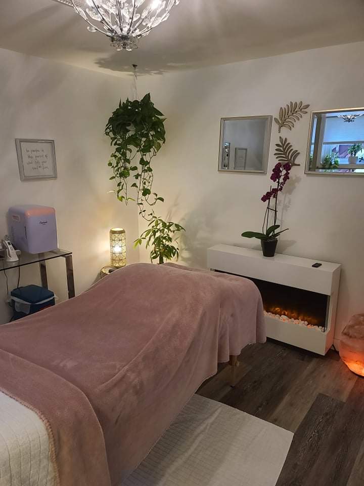 lo & behold beauty | 14 Renforth Ct, Peterborough, ON K9K 1M7, Canada | Phone: (705) 243-9148