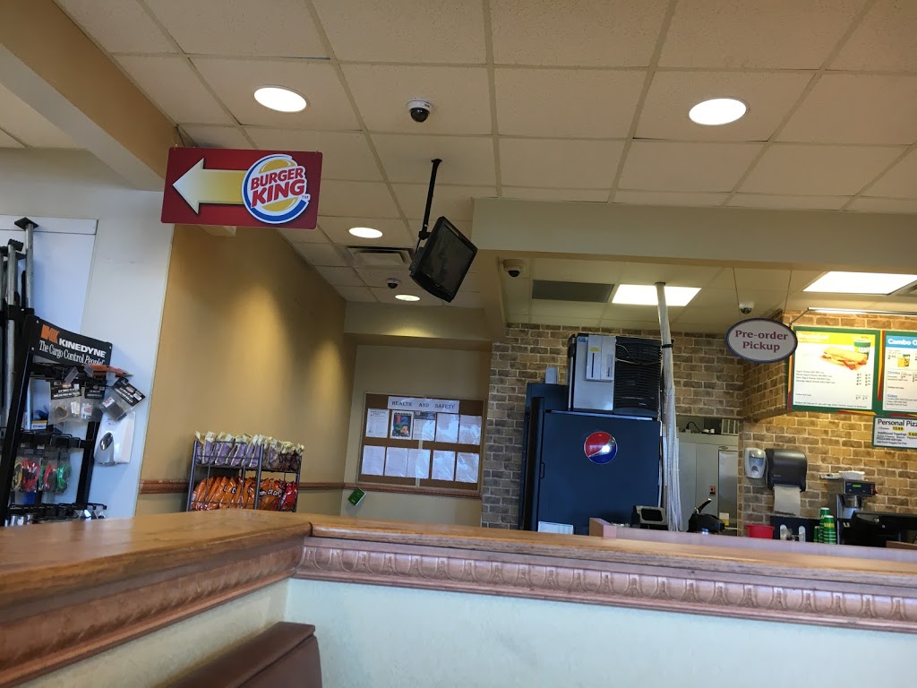 flying store | 5906 Oil Heritage Rd, Wyoming, ON N0N 1T0, Canada | Phone: (519) 845-3249