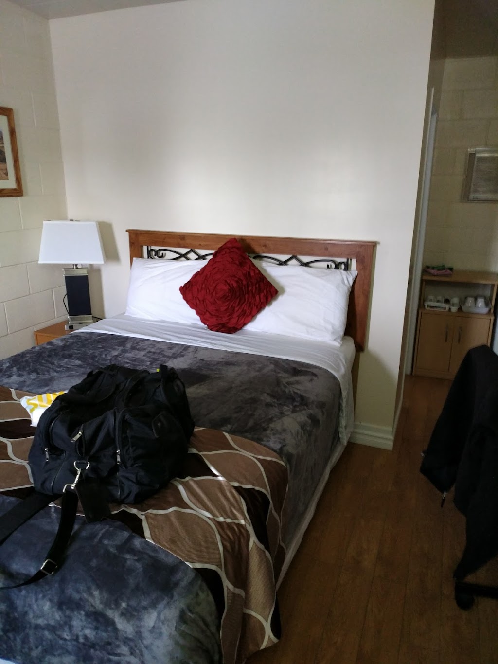 West Castle Motel | 1042 Waterton Ave, Pincher Creek, AB T0K 1W0, Canada | Phone: (403) 627-2880