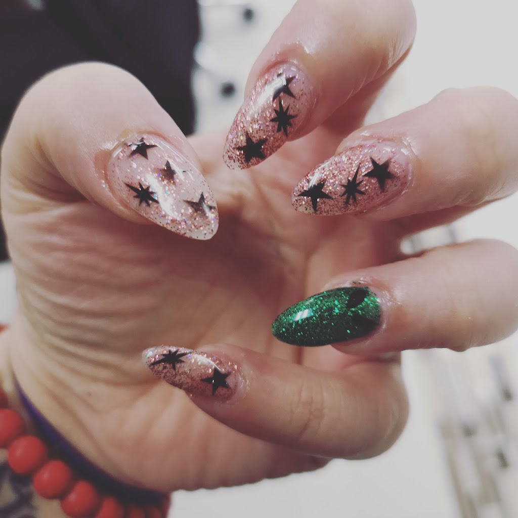Deloux Nail Salon | 1024 Upper Wentworth St, Hamilton, ON L9A 4V9, Canada | Phone: (905) 574-8575
