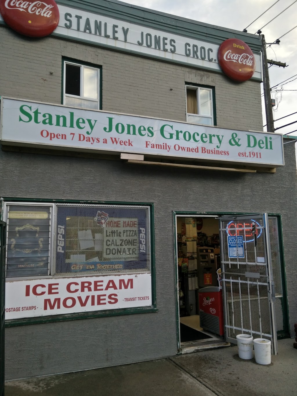Stanley Jones Grocery | 701 8 Ave NE, Calgary, AB T2E 0R8, Canada | Phone: (403) 277-9460