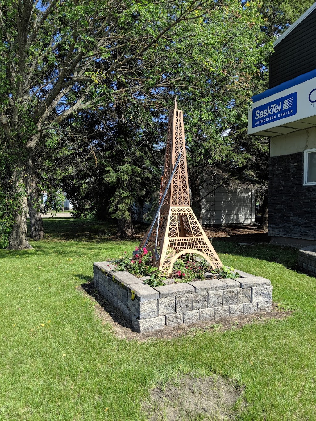Eiffel Tower Replica | 136 Central Avenue, 3M0, Montmartre, SK S0G 3M0, Canada | Phone: (306) 424-2040