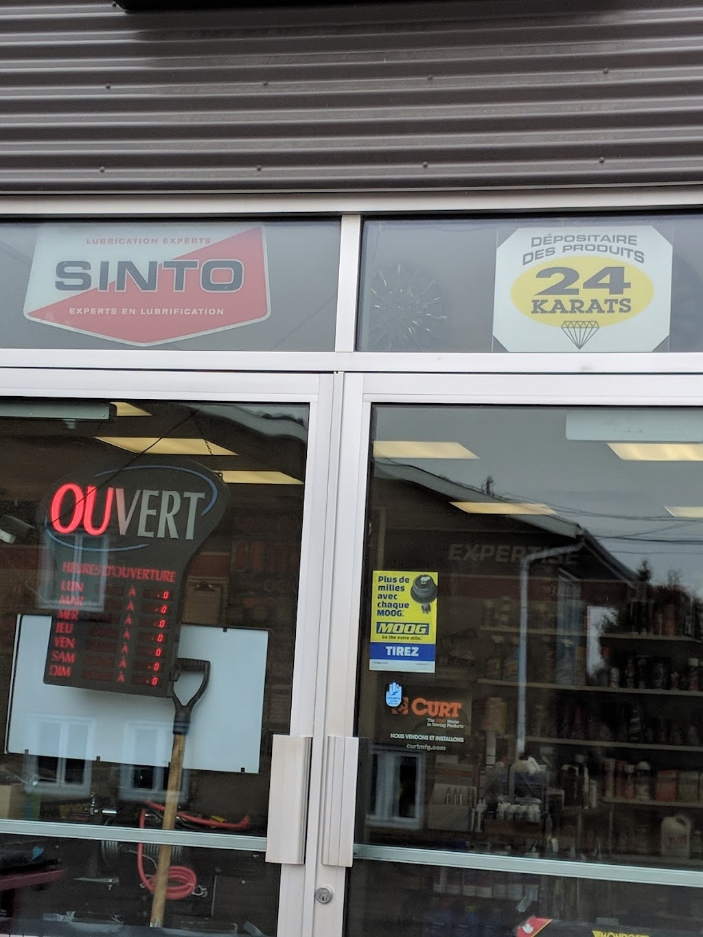Pièces DAutos Ste-Geneviève | 1137 Boul. Sainte-Geneviève, Chicoutimi, QC G7G 2G5, Canada | Phone: (418) 696-2886