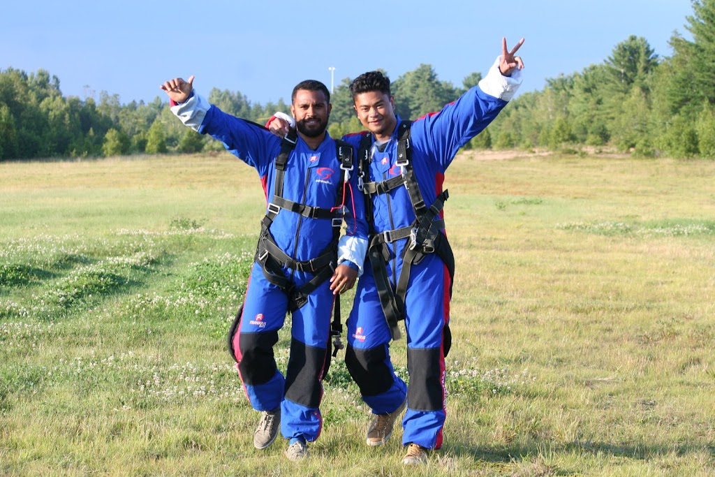Parachutisme Adrénaline Trois-Rivières | 3281 rue de laéroport, Trois-Rivières, QC G9A 5E1, Canada | Phone: (819) 377-9292
