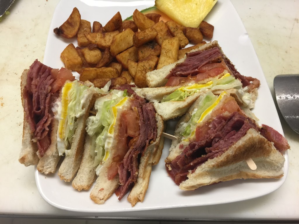 Resto YSC, Aéroport de Sherbrooke | 900 Chem. de lAéroport, Cookshire-Eaton, QC J0B 1M0, Canada | Phone: (819) 832-4314