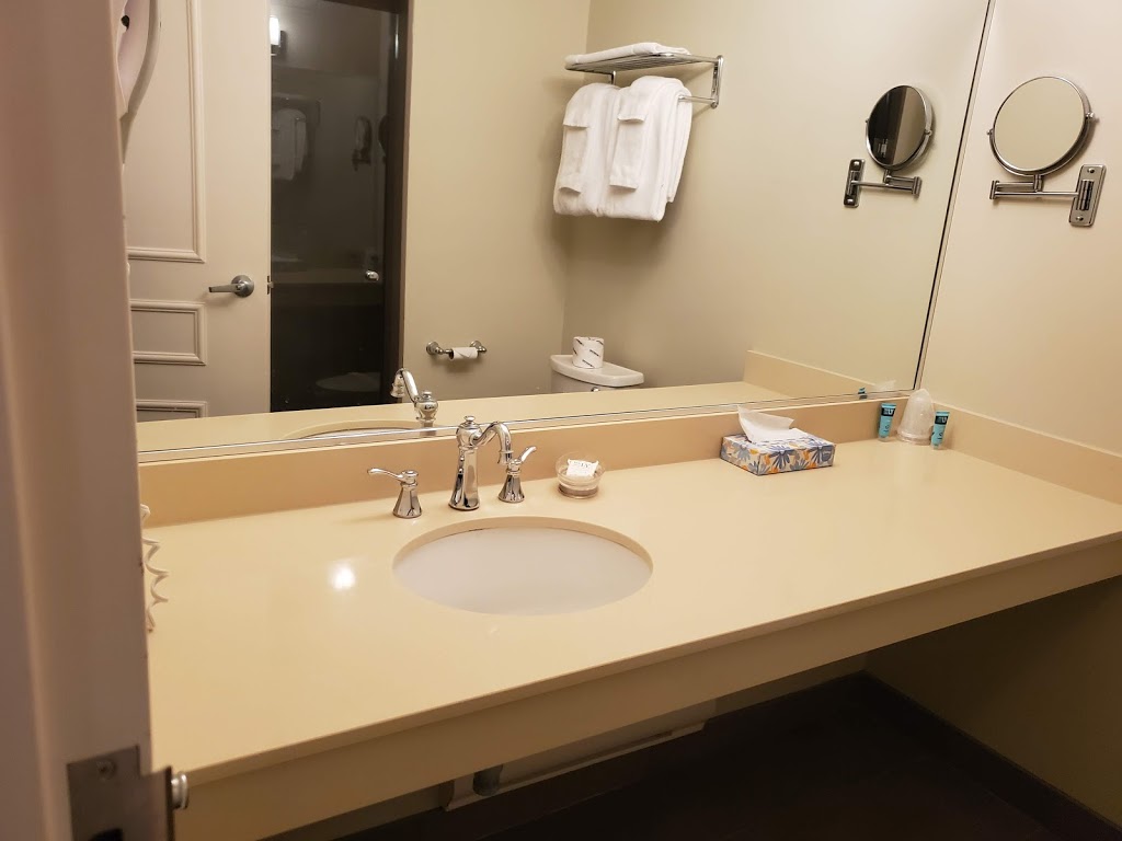 Sportsmans Inn Resort & Marina | 37 Channel St, Killarney, ON P0M 2A0, Canada | Phone: (800) 461-1117