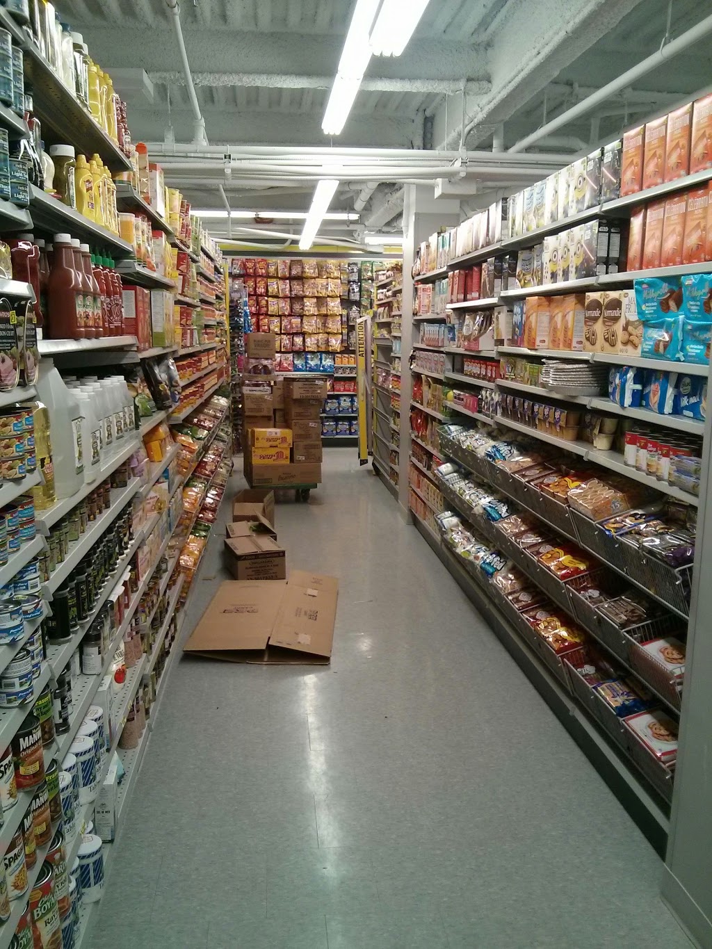 Dollarama | Delisle Court, 1560 Yonge St, Toronto, ON M4T 2S9, Canada | Phone: (416) 972-6924