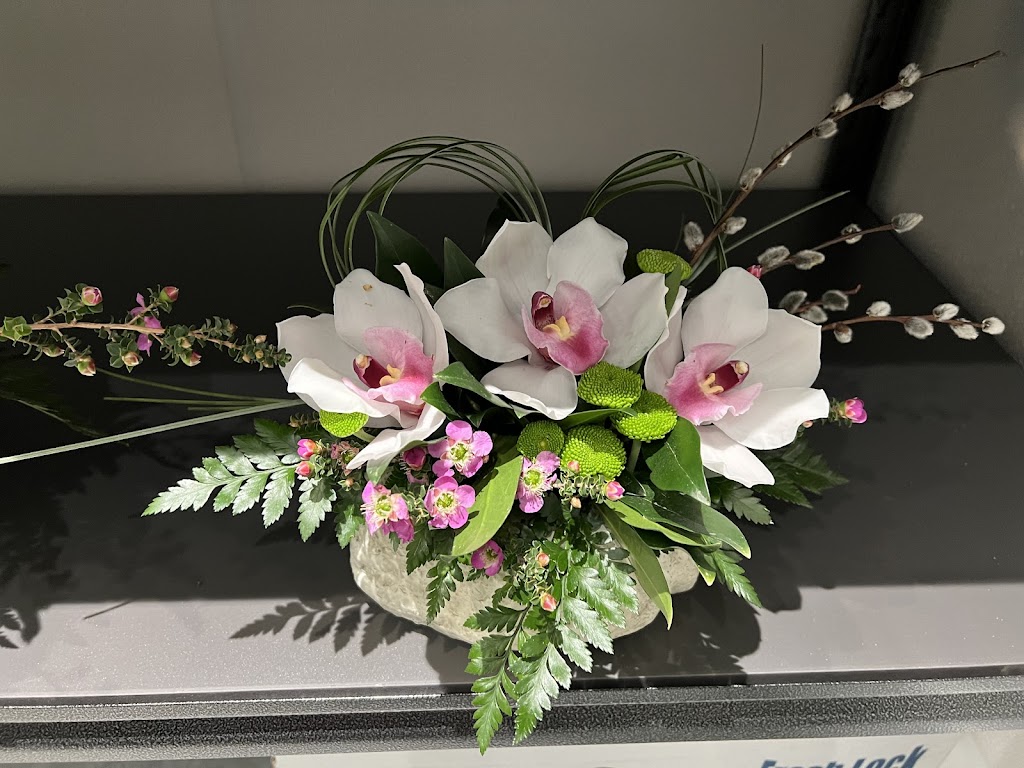 Hypnotic Bloom Spruce Grove | 1 Hawthorne Gate #106, Spruce Grove, AB T7X 0A6, Canada | Phone: (587) 461-2414