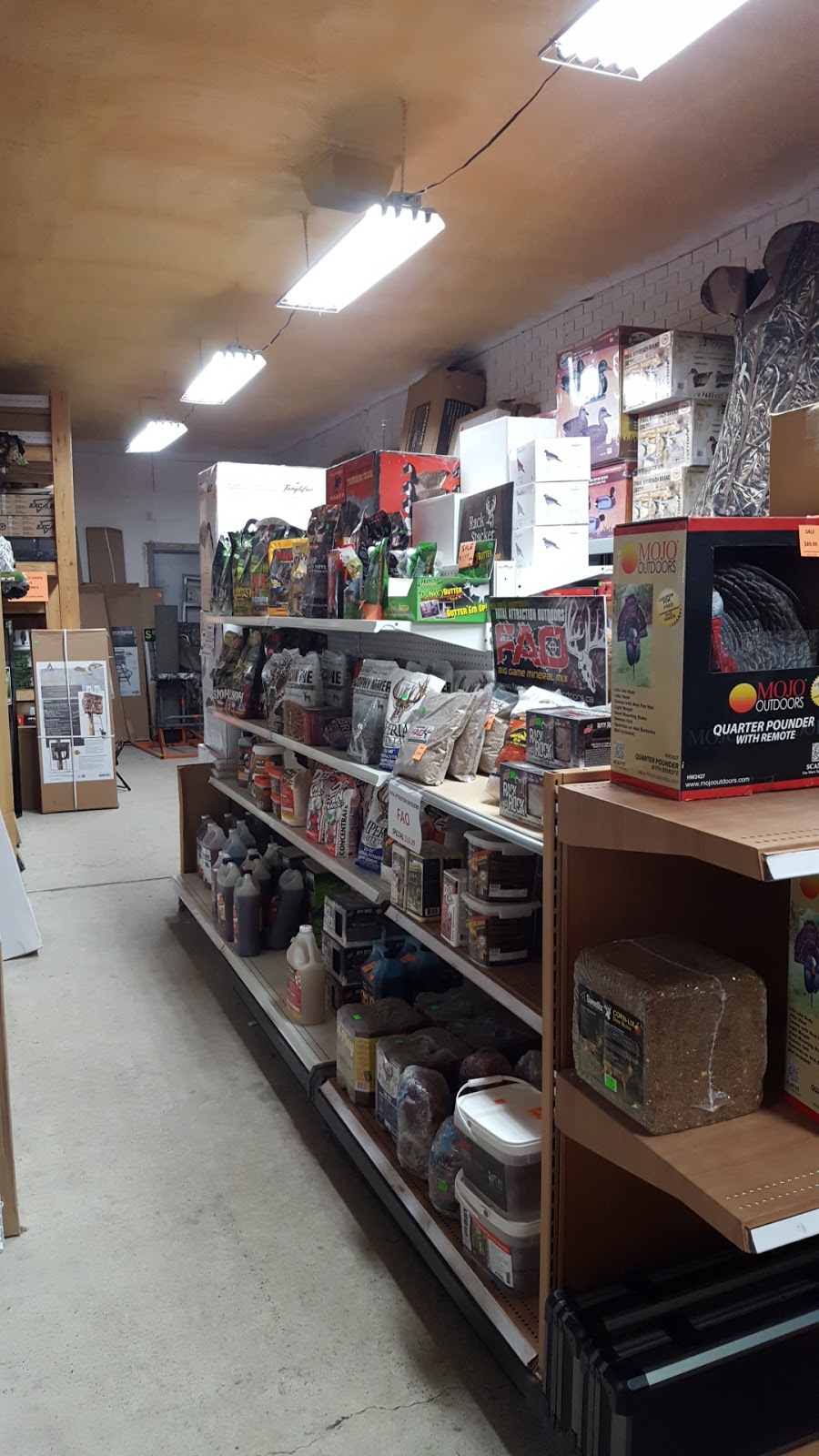 That Hunting Store | store | 6179 Perth St, Richmond, ON K0A 2Z0, Canada | 6138388828 OR +1 613-838-8828