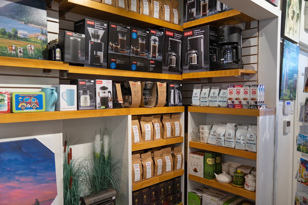 TOU ET CIE | 177 Rue St Étienne, La Malbaie, QC G5A 1T6, Canada | Phone: (418) 202-7177