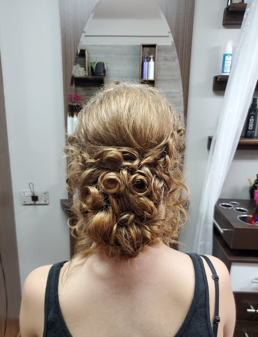 Salon De La Place Pour Elle Et Lui | 6 Pl. du Marché, Beauharnois, QC J6N 2S1, Canada | Phone: (450) 429-7770