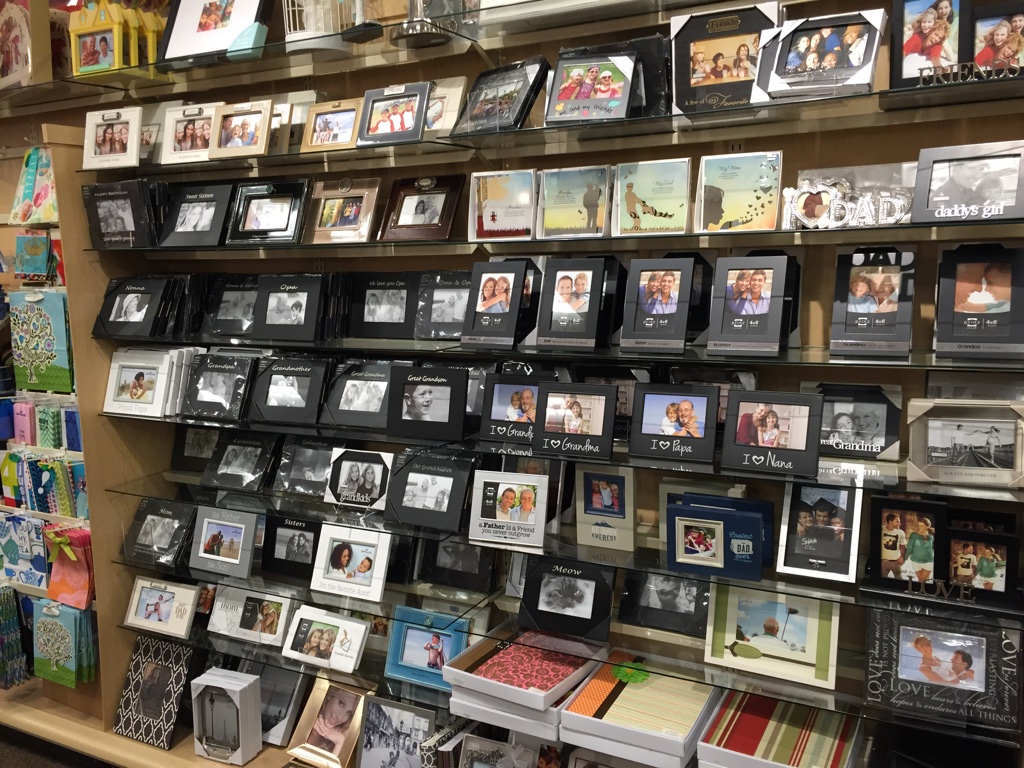 Hallmark | 777 Guelph Line C2, Burlington, ON L7R 3N2, Canada | Phone: (905) 637-6647