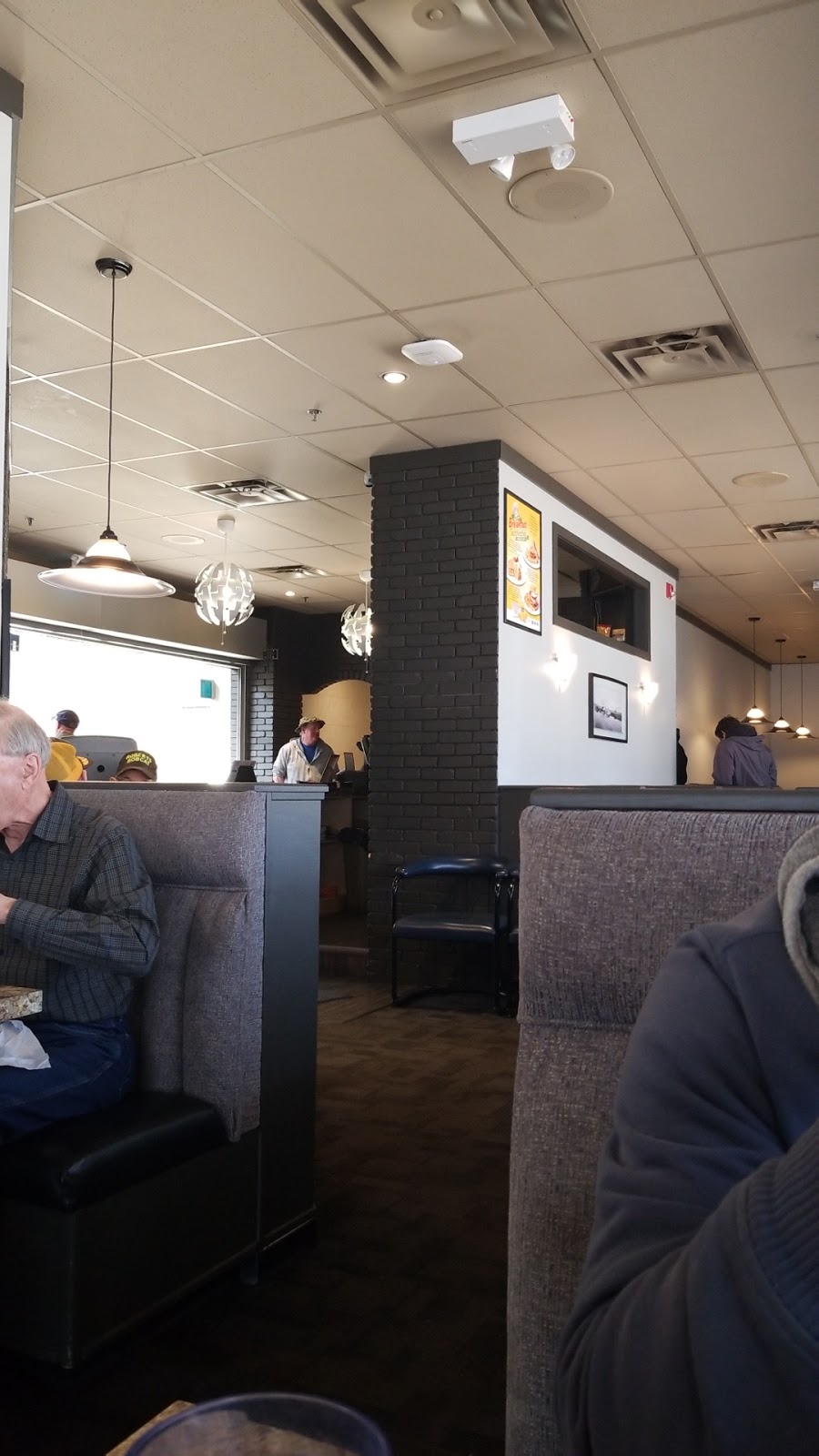 Smittys Golden Mile | 3806 Albert St, Regina, SK S4S 3R2, Canada | Phone: (306) 584-0611