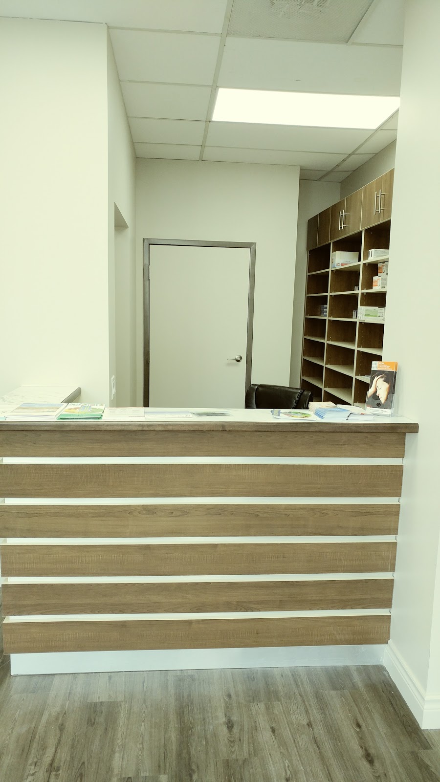 City Centre Pharmacy | 101 Dunlop St W, Barrie, ON L4N 1A8, Canada | Phone: (705) 252-8119