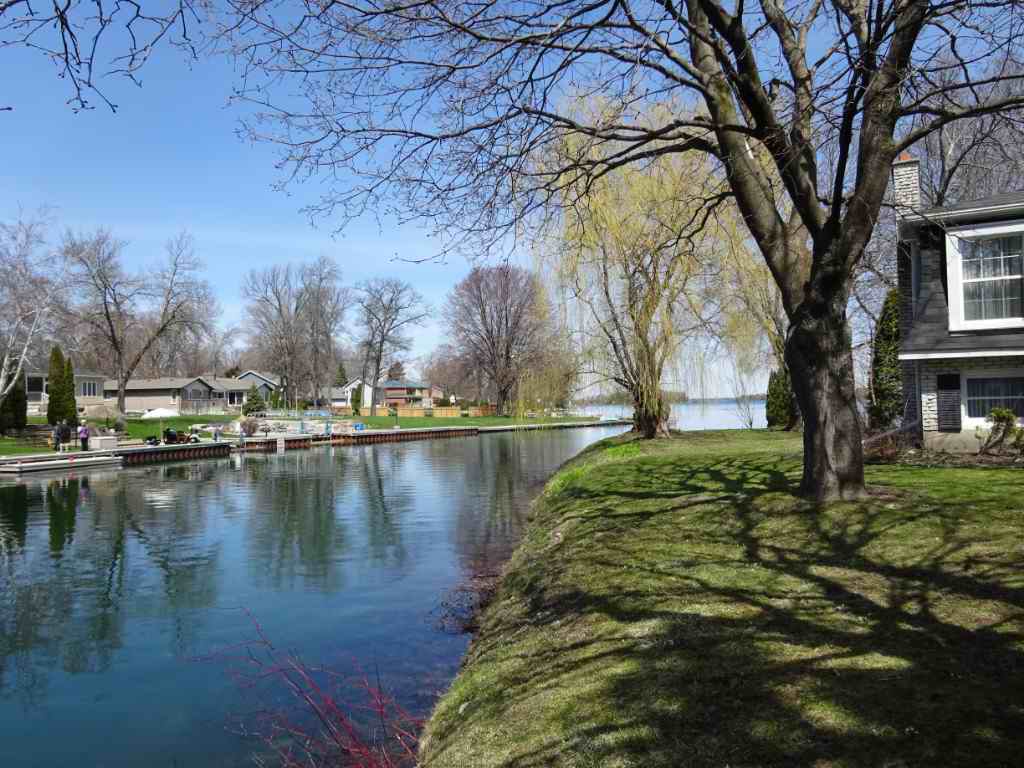 Couchiching Lakeside Retreat | 703 Glen Crescent, Orillia, ON L3V 6R2, Canada | Phone: (416) 254-2123