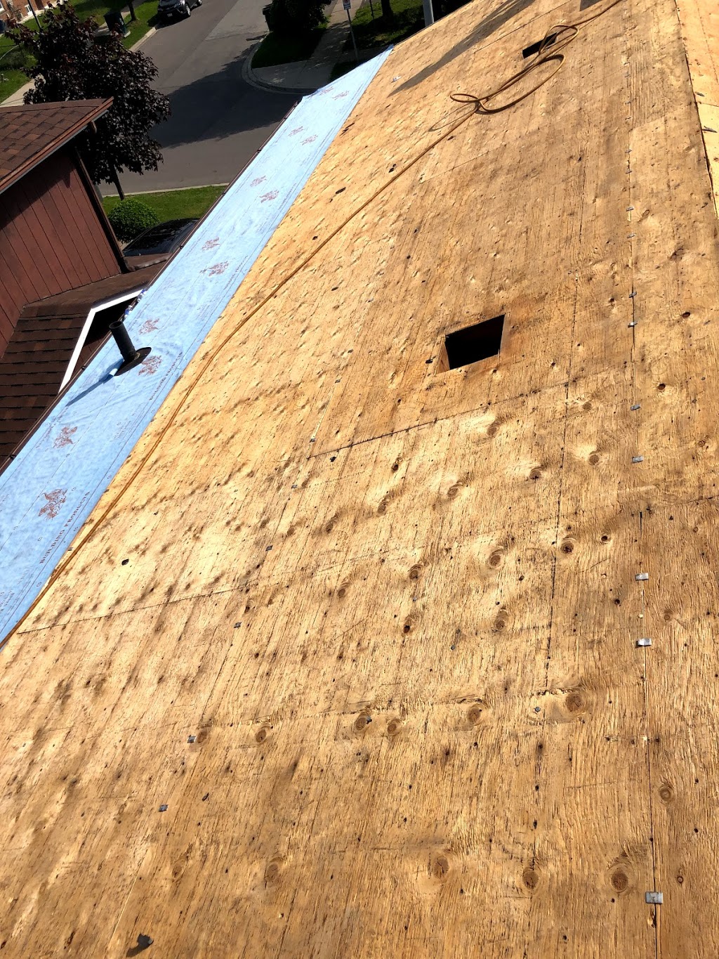 Lyons Pro Roofing inc | 1 Sanwood Blvd, Scarborough, ON M1V 3L5, Canada | Phone: (647) 881-0686