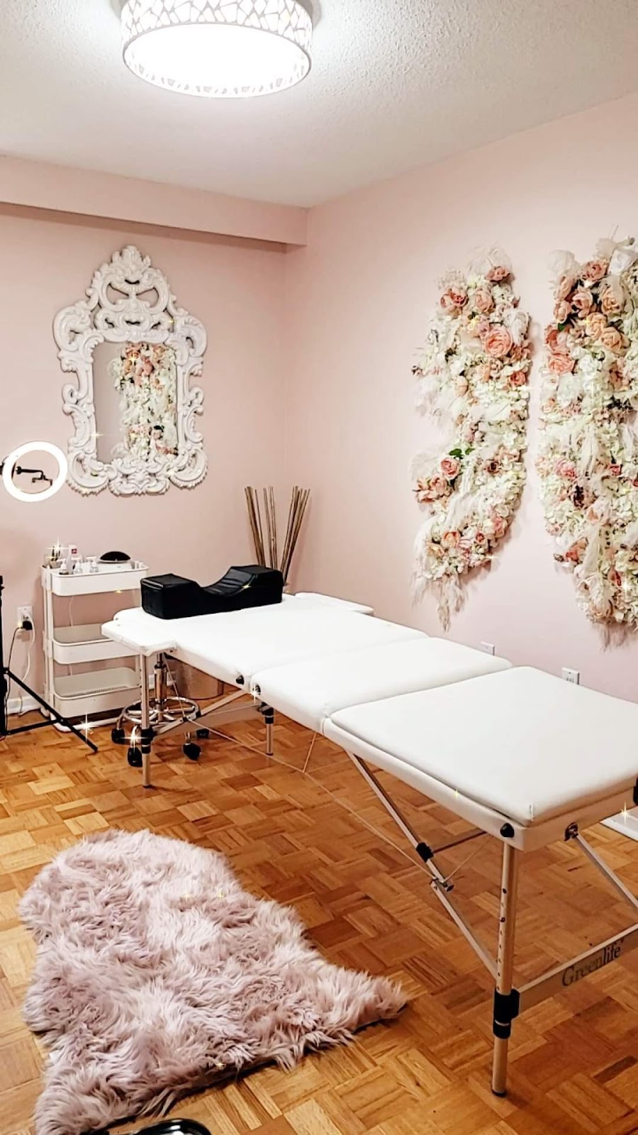 Pretty Little You- Faces by Noahh | 1356 Meadowlands Dr, Nepean, ON K2E 6K6, Canada | Phone: (613) 863-4105